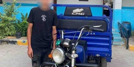 ضبط سائق "تروسيكل" إصطدم بفرد مرور حال محاولة إستيقافه بالجيزة - ايجي سبورت