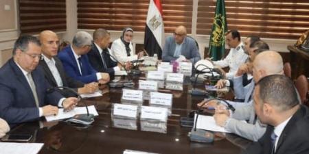 محافظ القليوبية يعقد اجتماعاً موسعا لضمان استمرار الخدمات الحيوية - ايجي سبورت