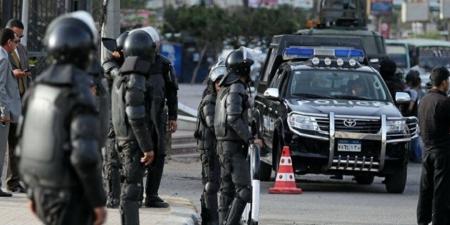 ضبط صاحب محل ملابس قام باستقطاع مقاطع فيديو من كاميرا المراقبة الخاصة به للإساءة لرجال الشرطة - ايجي سبورت