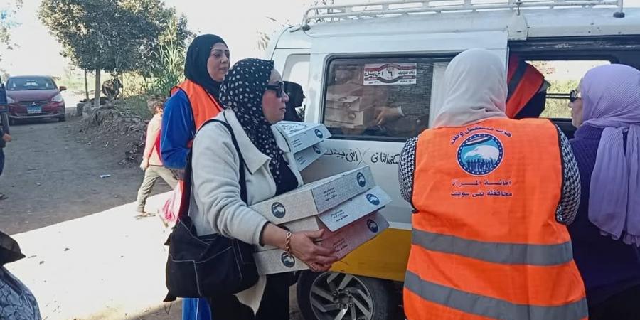 أمانة المرأة بمستقبل وطن توزع وجبات ساخنة ببني سويف - ايجي سبورت