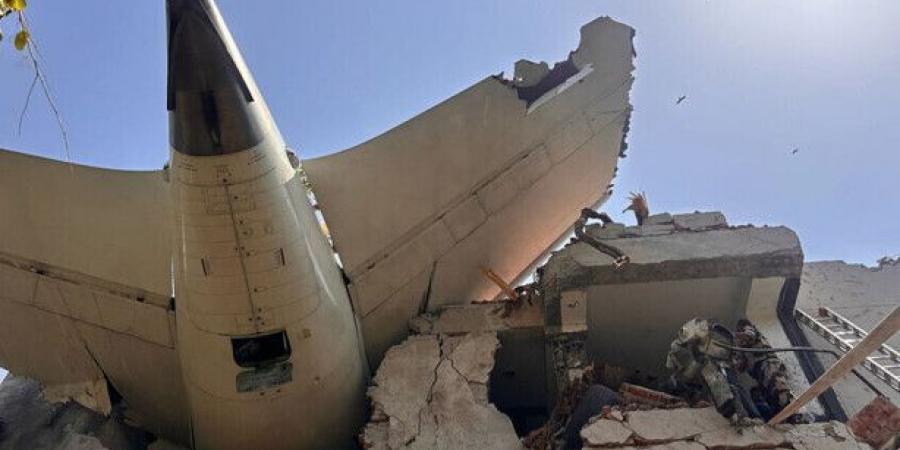 التحقيق في تحطم الطائرة الهندية الشهر الماضي كشف عن انقطاع الوقود عن محركي الطائرة - ايجي سبورت