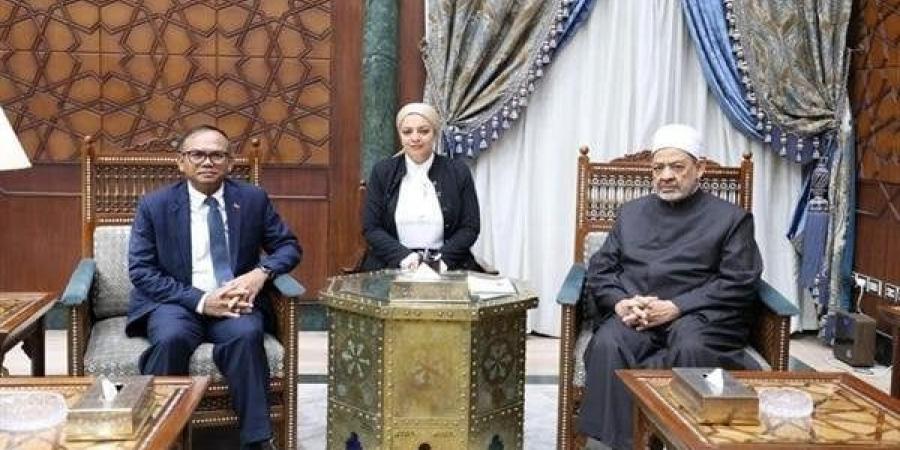 شيخ الأزهر يبحث مع سفير كمبوديا سبل تعزيز التعاون العلمي والدعوي - ايجي سبورت
