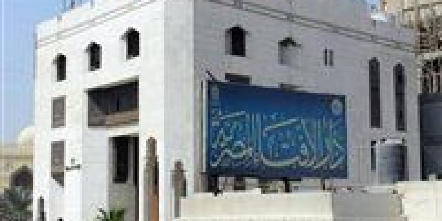 ما كيفية المساواة في الصف بين المصلي قائمًا والجالس على الكرسي؟.. الإفتاء تجيب - ايجي سبورت