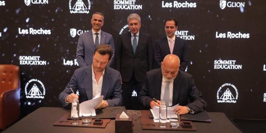 وزير السياحة يبرم اتفاقيات استراتيجية مع غرفة المنشآت الفندقية وشركتي “Lobster Ink” و”Sommet Education” الدوليتين - ايجي سبورت