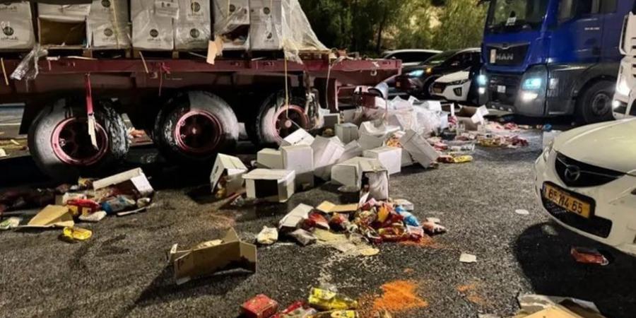 مستوطنون صهاينة يعتدون على شاحنات مساعدات أردنية متجهة لغزة ويعترضون طريقها #عاجل - ايجي سبورت