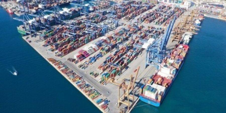 عمال ميناء بيرايوس اليوناني يرفضون تفريغ شحنة تضم 70 حاوية من الفولاذ العسكري موجهة لإسرائيل - ايجي سبورت