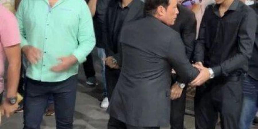 منهم سعد الصغير ومصطفى كامل.. أبرز حضور عزاء المطرب محمد عواد - ايجي سبورت