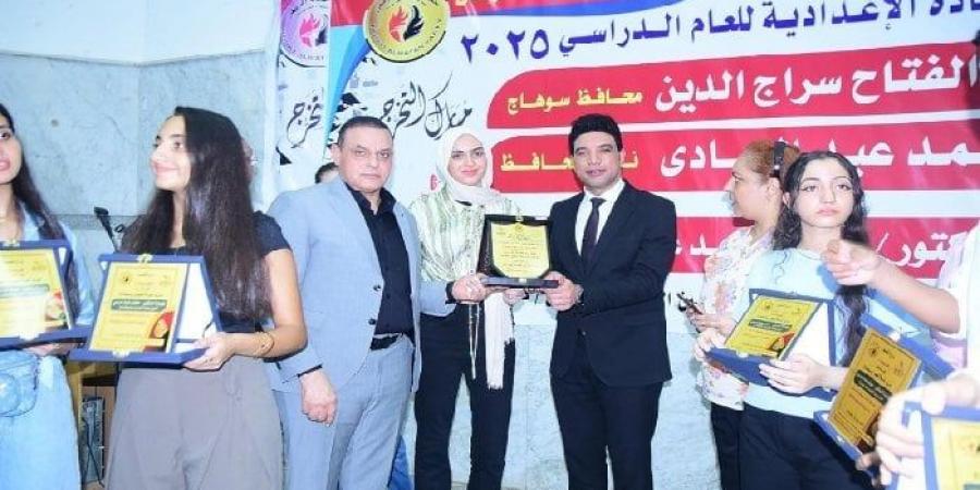 نائب محافظ سوهاج يشهد حفل تكريم أوائل الإعدادية بمركز إعداد القادة - ايجي سبورت