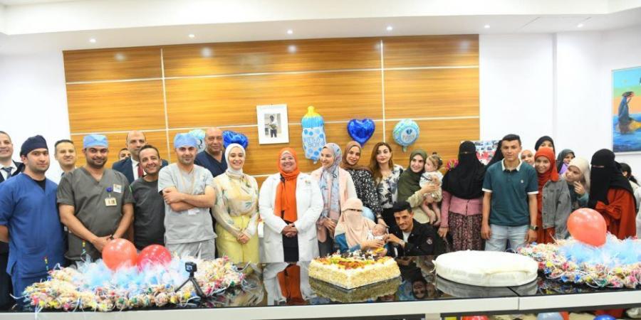مستشفى الناس تحتفل بـ«سبوع» الطفل يحيي بعد ولادته بمعجزة إلهية.. الأطباء أنقذوا الأم من حروق خطيرة - ايجي سبورت