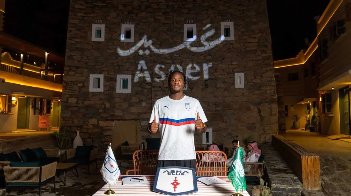 أبهى السعودي يوقع عقد انتقال حر مع المهاجم ميتشي باتشواي لتعزيز الطواحين في الموسم الجديد
