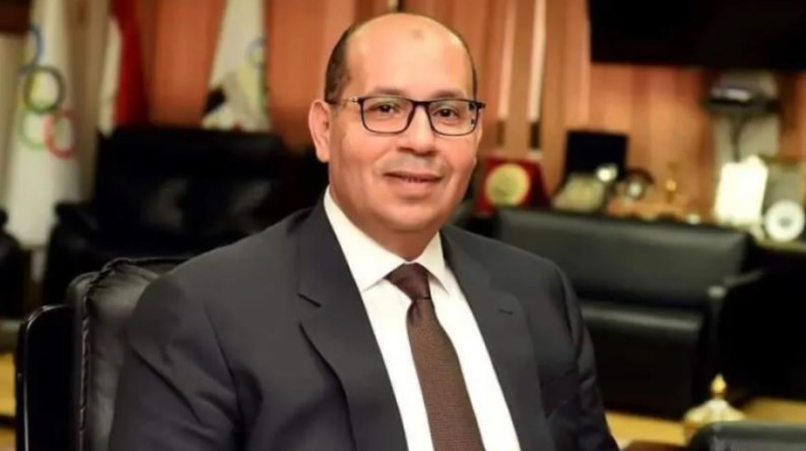 رئيس اللجنة الأولمبية المصرية يؤجل سفره إلى إيطاليا حفاظًا على صحة والدته المريضة