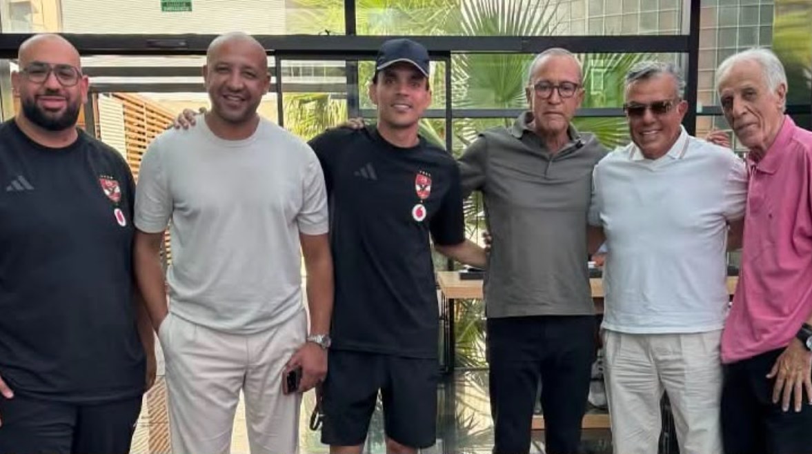 محمد بو زوبع يتواجد في كامب نو لدعم الأهلي في مواجهة مرتقبة أمام برشلونة في أمسية رياضية حماسية